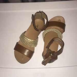 Girls brown UGG sandals